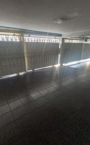 Casa à venda com 256m², 6 quartos e 6 vagas