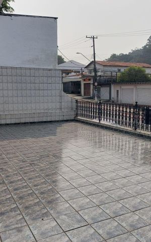Casa à venda com 256m², 6 quartos e 6 vagas