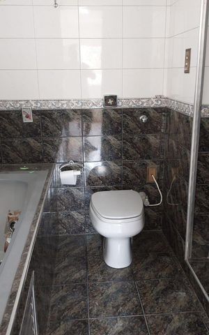 Casa à venda com 256m², 6 quartos e 6 vagas