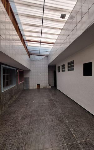 Casa à venda com 256m², 6 quartos e 6 vagas