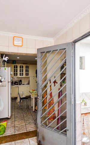 Casa à venda com 215m², 4 quartos e 6 vagas Casa à venda com 215m², 4 quartos e 6 vagasCozinha