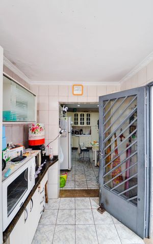 Casa à venda com 215m², 4 quartos e 6 vagas Casa à venda com 215m², 4 quartos e 6 vagasCozinha