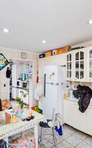 Casa à venda com 215m², 4 quartos e 6 vagas Casa à venda com 215m², 4 quartos e 6 vagasCopa