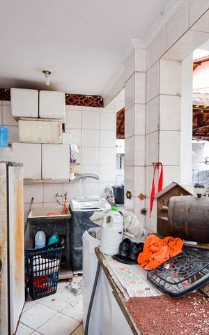 Casa à venda com 215m², 4 quartos e 6 vagas Casa à venda com 215m², 4 quartos e 6 vagasÁrea de Serviço