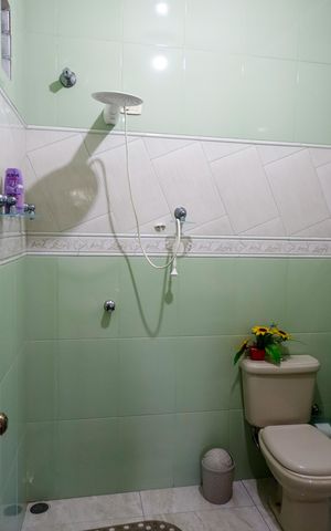 Casa à venda com 150m², 3 quartos e 2 vagas Casa à venda com 150m², 3 quartos e 2 vagasBanheiro