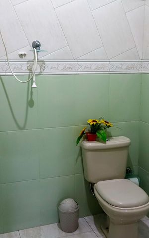 Casa à venda com 150m², 3 quartos e 2 vagas Casa à venda com 150m², 3 quartos e 2 vagasBanheiro