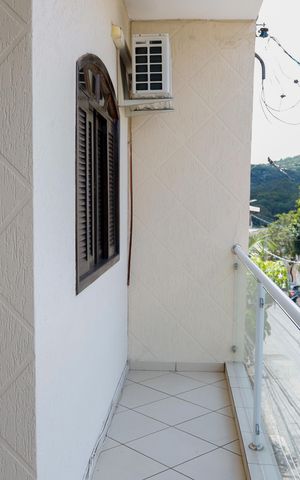 Casa à venda com 150m², 3 quartos e 2 vagas Casa à venda com 150m², 3 quartos e 2 vagasSacada