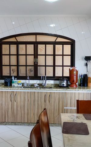 Casa à venda com 150m², 3 quartos e 2 vagas Casa à venda com 150m², 3 quartos e 2 vagasCozinha