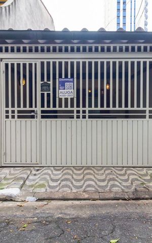 Casa para alugar com 82m², 2 quartos e 1 vaga Casa para alugar com 82m², 2 quartos e 1 vagaFachada