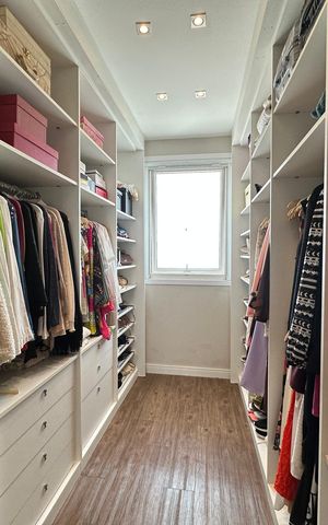 Casa de condomínio para alugar com 472m², 4 quartos e 4 vagasCloset da suíte 1