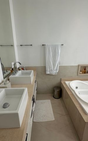 Casa de condomínio para alugar com 472m², 4 quartos e 4 vagasBanheiro da Suíte 1