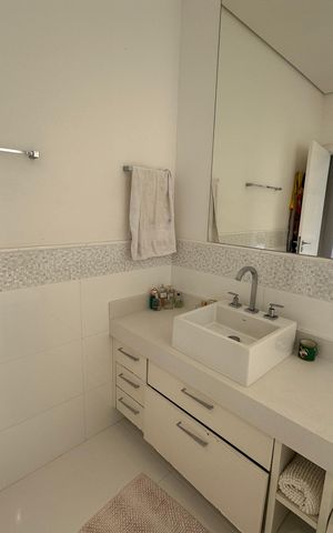 Casa de condomínio para alugar com 472m², 4 quartos e 4 vagasBanheiro da Suíte 4