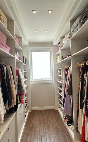 Casa de condomínio para alugar com 472m², 4 quartos e 4 vagasCloset da suíte 1