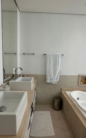 Casa de condomínio para alugar com 472m², 4 quartos e 4 vagasBanheiro da Suíte 1