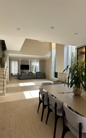 Casa de condomínio para alugar com 472m², 4 quartos e 4 vagasSala