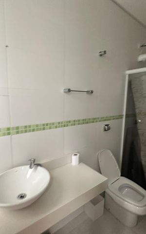 Casa de condomínio para alugar com 472m², 4 quartos e 4 vagasBanheiro de serviço