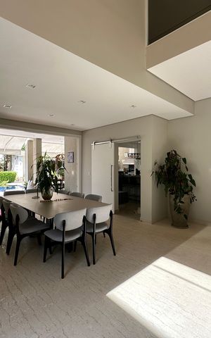 Casa de condomínio para alugar com 472m², 4 quartos e 4 vagasSala