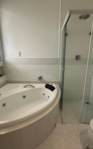 Casa de condomínio para alugar com 472m², 4 quartos e 4 vagasBanheiro da Suíte 4