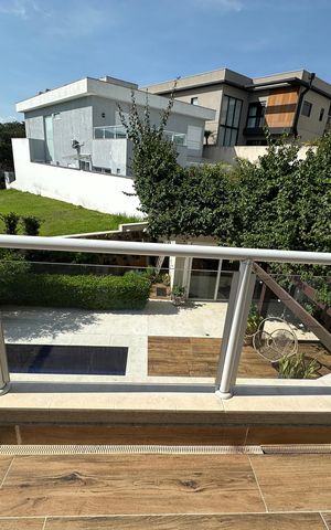 Casa de condomínio para alugar com 472m², 4 quartos e 4 vagasVaranda