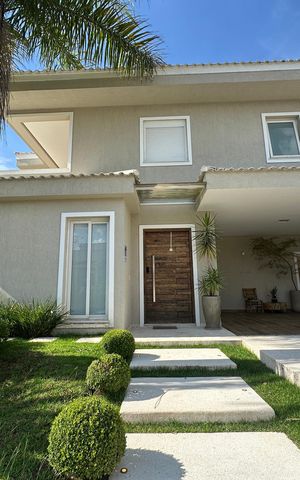 Casa de condomínio para alugar com 472m², 4 quartos e 4 vagasFachada
