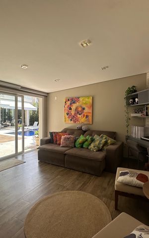 Casa de condomínio para alugar com 472m², 4 quartos e 4 vagasSala de TV