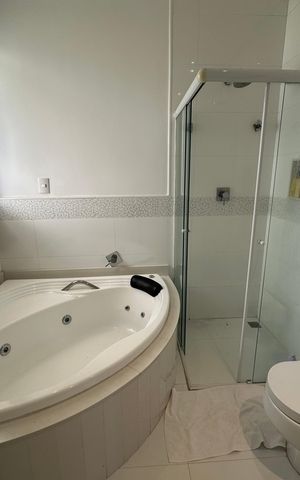 Casa de condomínio para alugar com 472m², 4 quartos e 4 vagasBanheiro da Suíte 4