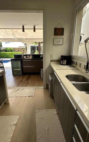Casa de condomínio para alugar com 472m², 4 quartos e 4 vagasCozinha
