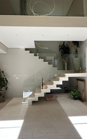 Casa de condomínio para alugar com 472m², 4 quartos e 4 vagasSala