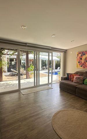 Casa de condomínio para alugar com 472m², 4 quartos e 4 vagasSala de TV