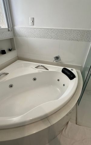 Casa de condomínio para alugar com 472m², 4 quartos e 4 vagasBanheiro da Suíte 4