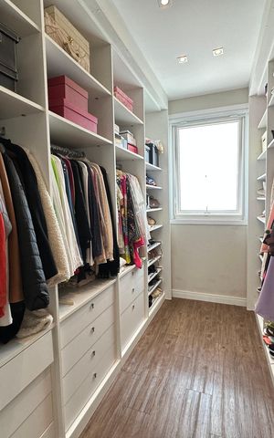 Casa de condomínio para alugar com 472m², 4 quartos e 4 vagasCloset da suíte 1