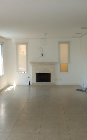 Casa de condomínio para alugar com 295m², 4 quartos e 4 vagasSala