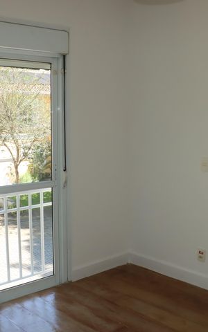 Casa de condomínio para alugar com 295m², 4 quartos e 4 vagasSuíte