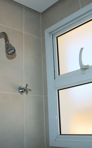 Casa de condomínio para alugar com 295m², 4 quartos e 4 vagasBanheiro da Suíte 2