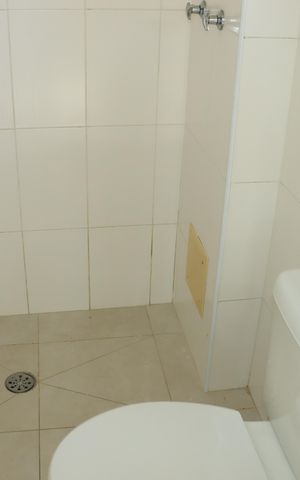 Casa de condomínio para alugar com 295m², 4 quartos e 4 vagasBanheiro de serviço