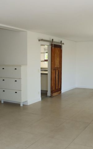 Casa de condomínio para alugar com 295m², 4 quartos e 4 vagasSala