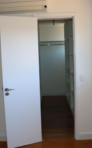 Casa de condomínio para alugar com 295m², 4 quartos e 4 vagasCloset da Suíte 3