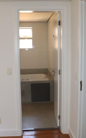 Casa de condomínio para alugar com 295m², 4 quartos e 4 vagasCorredor