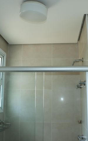 Casa de condomínio para alugar com 295m², 4 quartos e 4 vagasBanheiro da Suíte