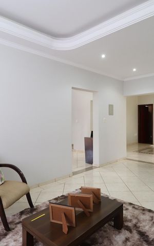Casa para alugar com 285m², 6 quartos e 3 vagasSala