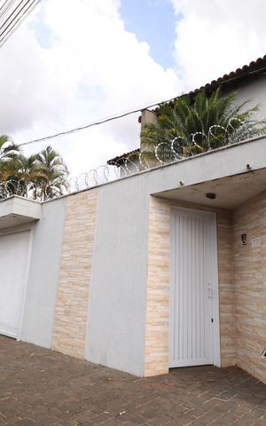 Casa para alugar com 285m², 6 quartos e 3 vagasFachada