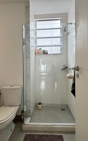 Apartamento à venda com 124m², 2 quartos e sem vaga Apartamento à venda com 124m², 2 quartos e sem vagaBanheiro social