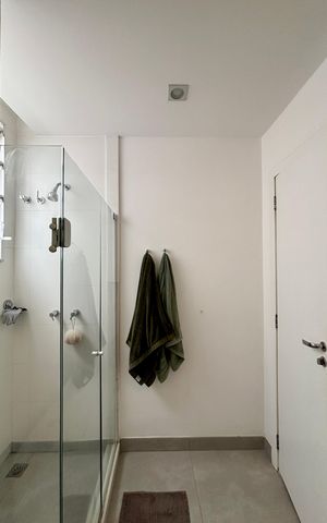 Apartamento à venda com 124m², 2 quartos e sem vaga Apartamento à venda com 124m², 2 quartos e sem vagaBanheiro social