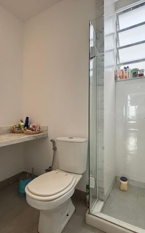 Apartamento à venda com 124m², 2 quartos e sem vaga Apartamento à venda com 124m², 2 quartos e sem vagaBanheiro social