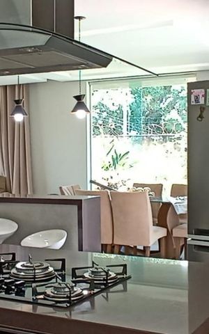 Casa à venda com 246m², 3 quartos e 6 vagas