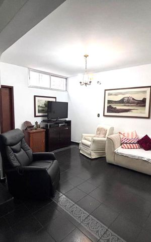 Casa à venda com 248m², 3 quartos e 2 vagasSala