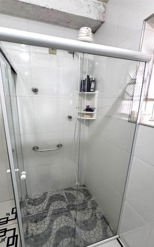 Casa à venda com 248m², 3 quartos e 2 vagasBanheiro