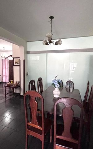 Casa à venda com 248m², 3 quartos e 2 vagasSala