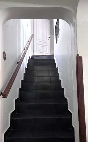 Casa à venda com 248m², 3 quartos e 2 vagasEscada