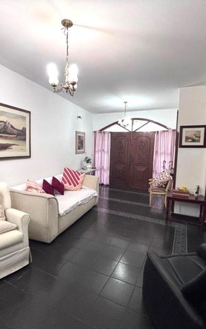 Casa à venda com 248m², 3 quartos e 2 vagasSala